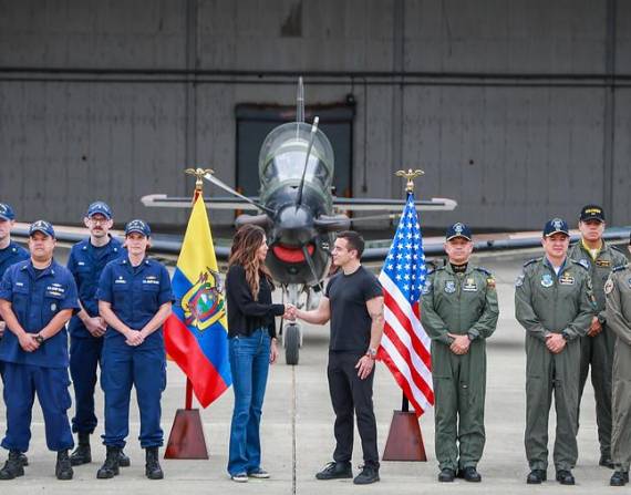 El pasado 5 de noviembre de 2025, Daniel Noboa recorrió la Base de Manta con la secretaria de Seguridad Nacional de Estados Unidos, Kristi Noem.