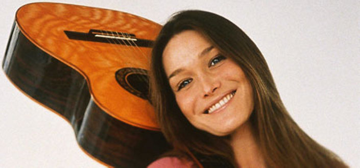 Carla Bruni retoma su carrera de modelo