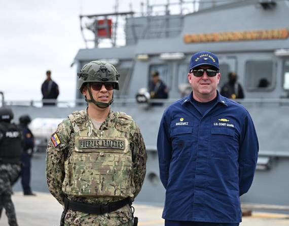 La primera pregunta del Referéndum, busca eliminar la prohibición de establecer bases militares extranjeras en Ecuador.