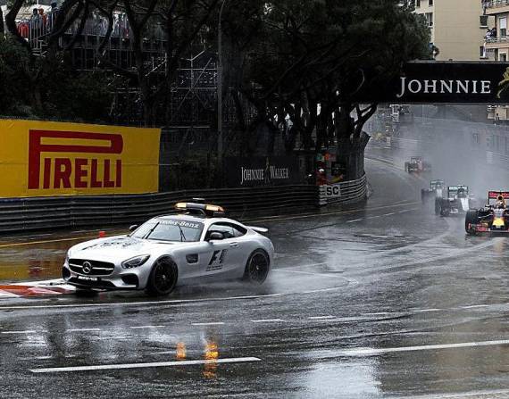 La presencia de lluvia antes del GP de Mónaco de Fórmula 1 obligó a retrasar el inicio de la séptima prueba del Mundial.