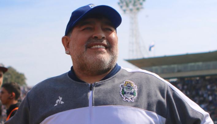 El caño de Maradona en su debut como DT de Gimnasia