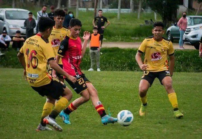 Paulo Uruchima en las formativas de Deportivo Cuenca.