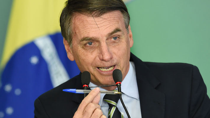 Bolsonaro flexibiliza la posesión de armas en Brasil