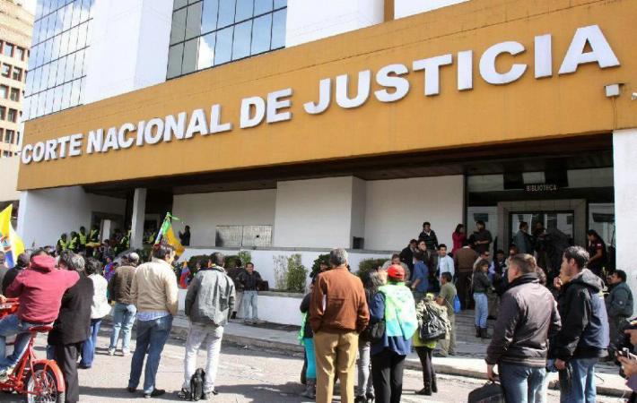 CNJ analiza mala práctica profesional; médicos inician marchas en Quito