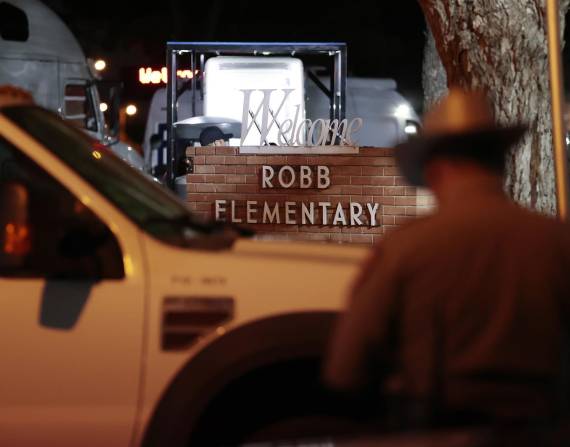 Vista de la escuela Robb de Uvalde, Texas, el 24 de mayo de 2022, escena de un tiroteo.