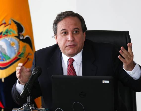 La reforma busca afectar a la población más pudiente del país, según el ministro de Finanzas, Simón Cueva. Foto: API/Archivo