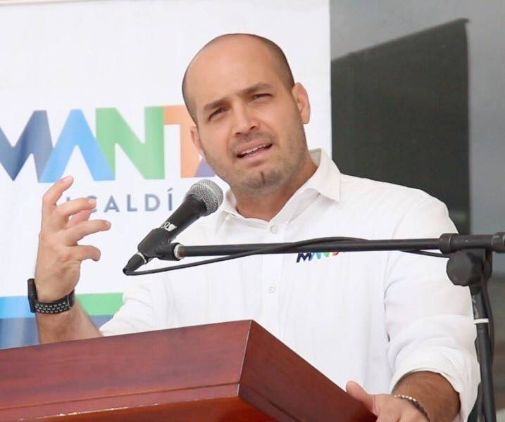 Alcalde de Manta es ingresado a UCI por complicaciones de COVID-19