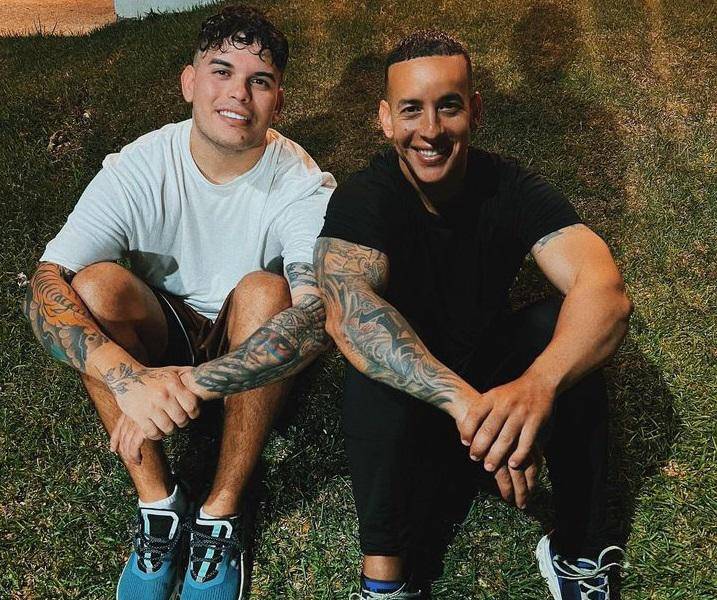 Imagen de archivo de Daddy Yankee y su hijo, Jeremy Ayala.