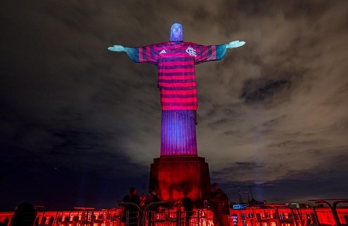 Cristo Redentor se vistió con la camiseta del Flamengo