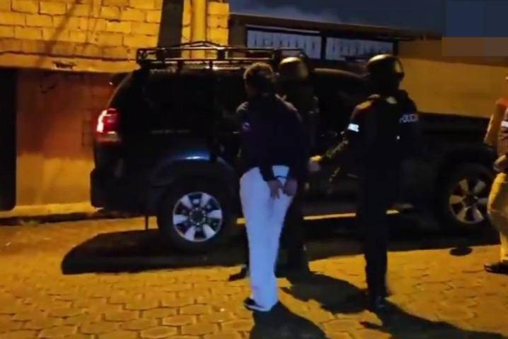 Cuatro padres que grababan pornografía infantil con sus hijos fueron capturados en Esmeraldas y Quito