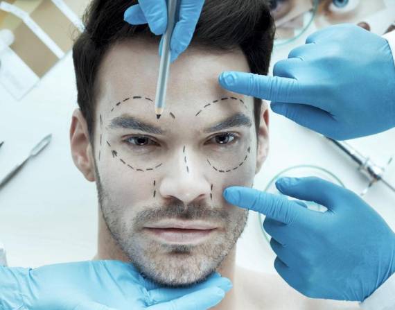 1 de cada 10 pacientes de cirugía plástica es hombre, según el especialista Fernando Ortiz. Foto referencial / Internet