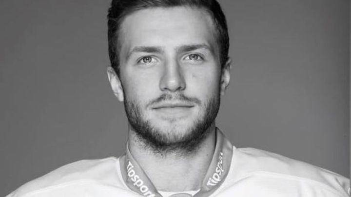 Muere un jugador de hockey de 24 años que se desplomó durante un partido