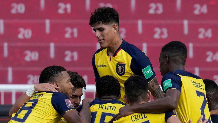 Piero Hincapié da el salto en FIFA 22 y alcanza los 86 puntos en su tarjeta general