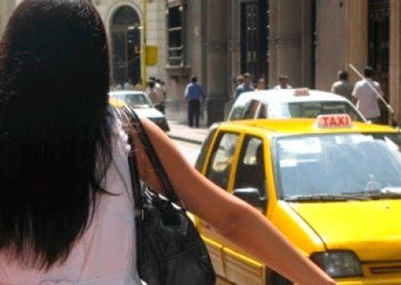 Compañías de taxis exclusivos para mujeres se abren espacio en la urbe.