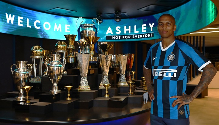 El Inter hace oficial el fichaje de Ashley Young