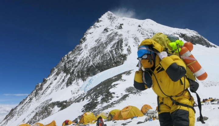 Australiano bate récord en Everest tras subir siete cumbres