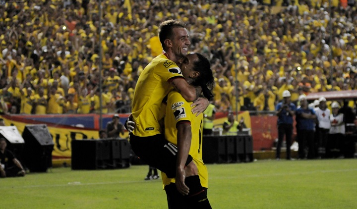Ronaldinho aplaude jugada de Díaz en la Libertadores