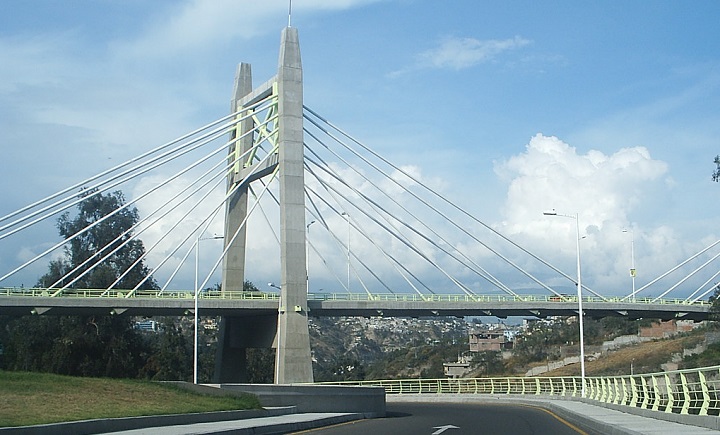 Hombre se suicida en Ambato lanzándose de un puente