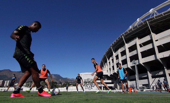 Al menos 30 infectados por coronavirus entre Corinthians y Botafogo