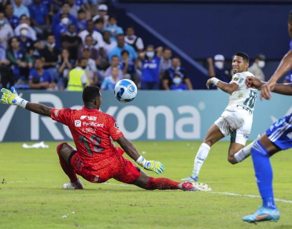 Palmeiras doblega a Emelec en el Capwell y lo complica en la Copa Libertadores