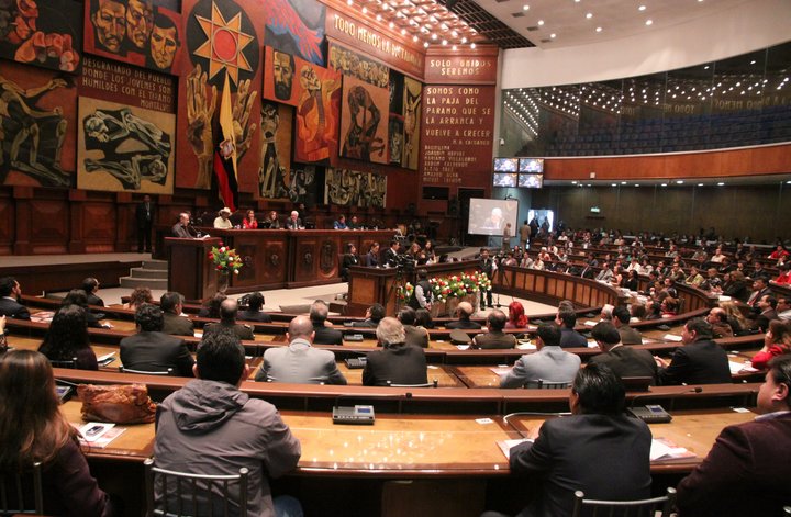 Sigue debate sobre mecanismo para aprobar la reelección indefinida
