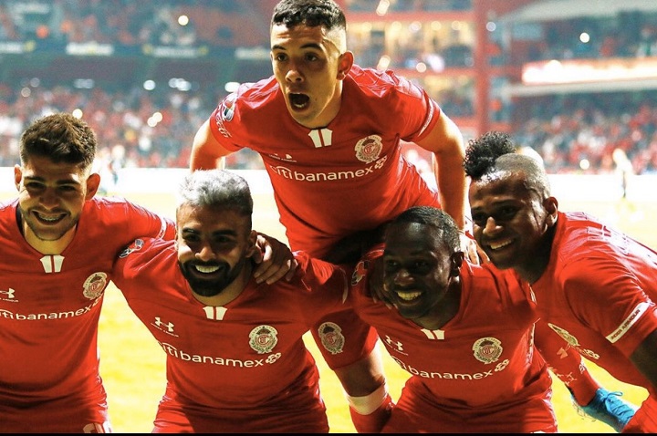 Michael Estrada anota en México tras pase de Aníbal Chalá