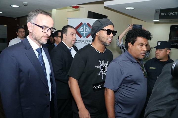 Ronaldinho vuelve a ser detenido en Paraguay
