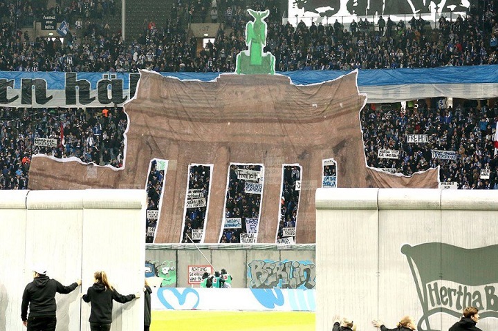 Hertha Berlín conmemoró la caída del Muro de Berlín