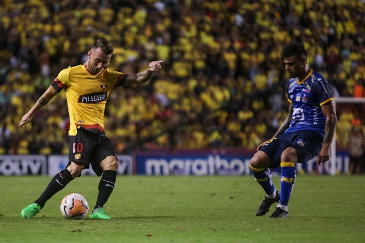 Delfín vence a BSC en la Noche Amarilla