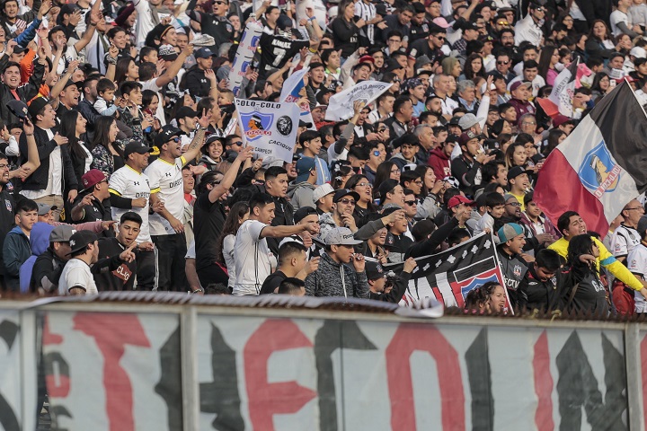 Fútbol chileno se prepara para retornar tras un mes suspendido