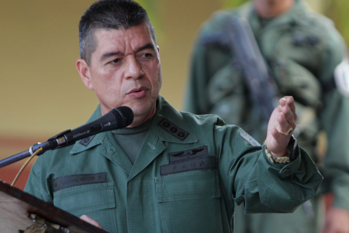 General venezolano pide dejar a la Fuerza Armada fuera del debate político