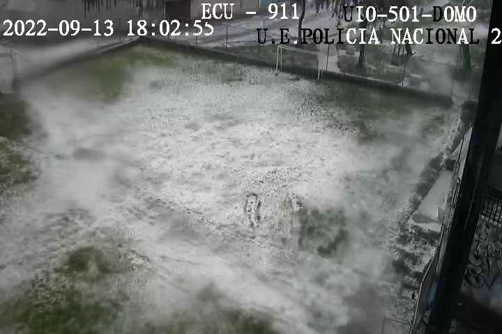 Fuerte lluvia y caída de granizo se registra en varios sectores de Quito