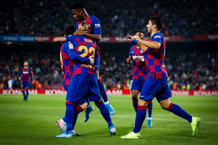 Messi devuelve al Barcelona al liderato de la Liga