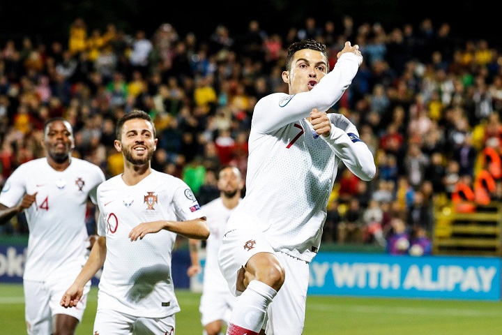 Portugal golea a Lituania con póker de Cristiano