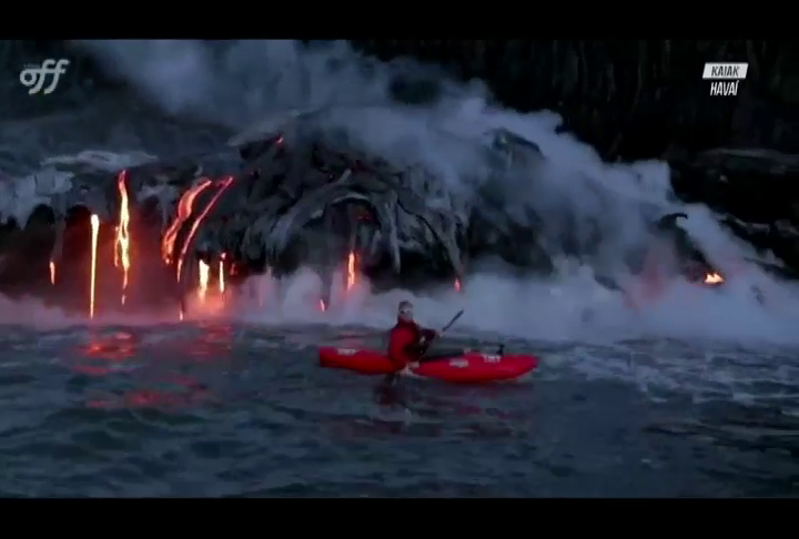 El hombre que desafía a un volcán en su kayak