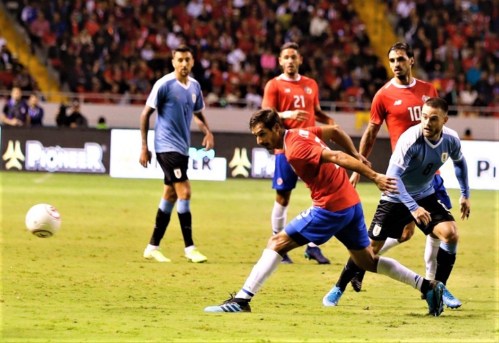 Uruguay derrota a Costa Rica en partido amistoso