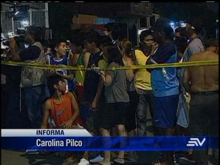 Sicarios matan a tiros a un hombre frente a su esposa en Guayaquil