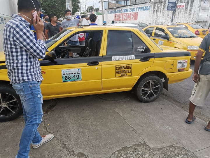 Hombre baleado en Manta mientras viajaba en un taxi