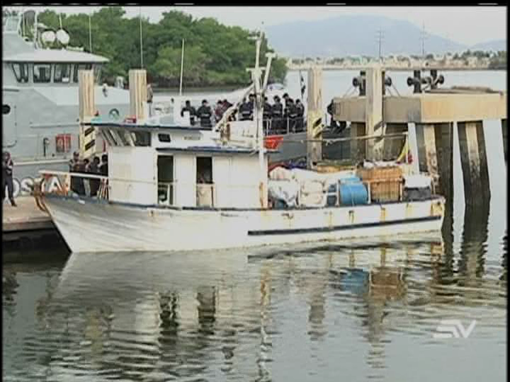 Detienen a barco con $180.000 en mercadería de contrabando