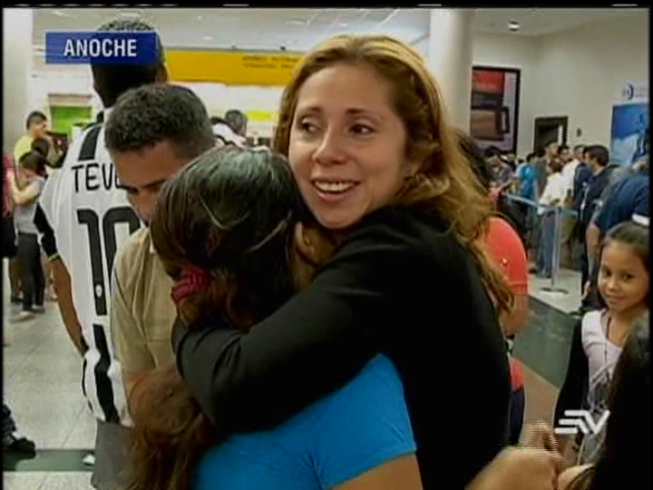 Decenas de migrantes ecuatorianos regresan a casa por Navidad