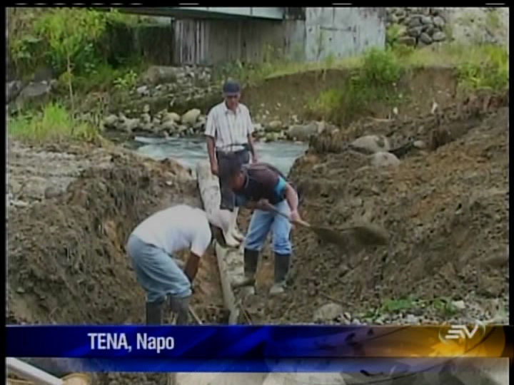 Habitantes de Tena protestan por falta de agua potable