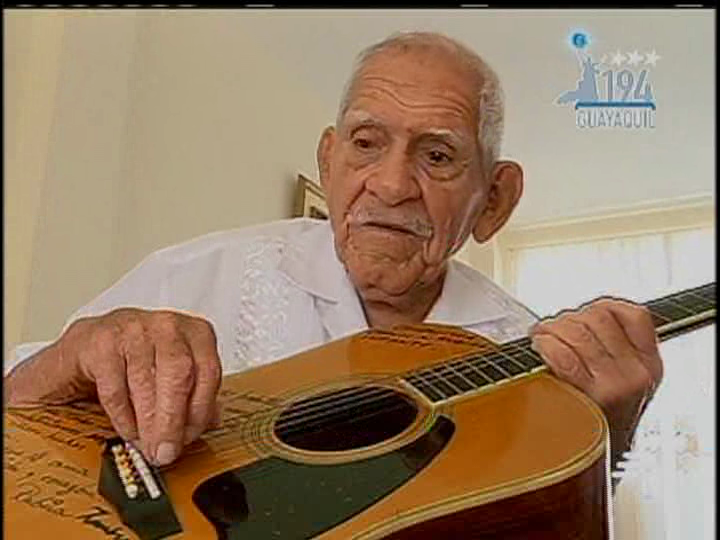 (VIDEO) A sus 93 años, el autor del tema &#039;Guayaquileño&#039;, lo canta una vez más