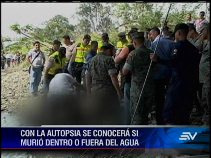 Policía encuentra cadáver flotando en río Daule