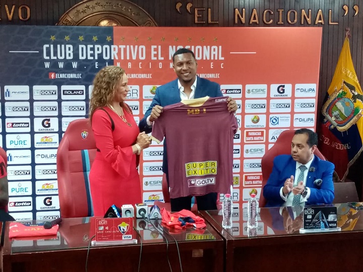 Banguera finalmente firma contrato con su nuevo club