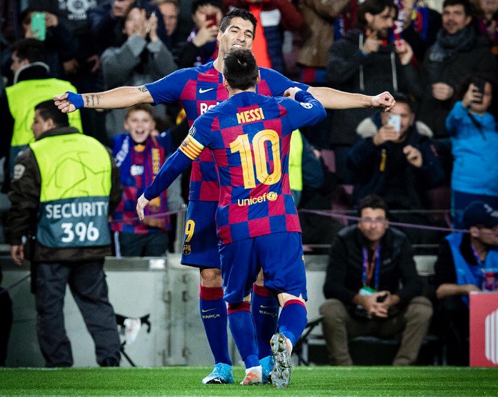Messi mete al Barcelona en octavos de Champions