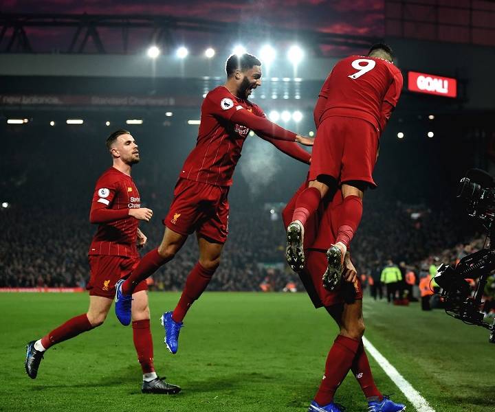 Liverpool gana al United y sigue su marcha imparable