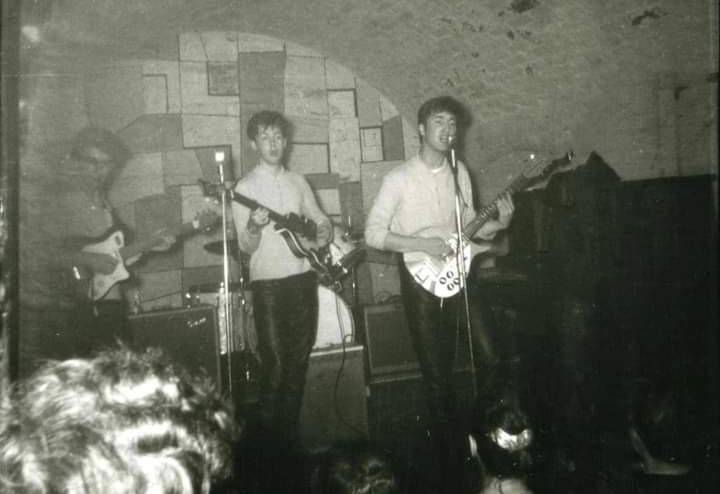 Los Beatles en The Cavern Club.