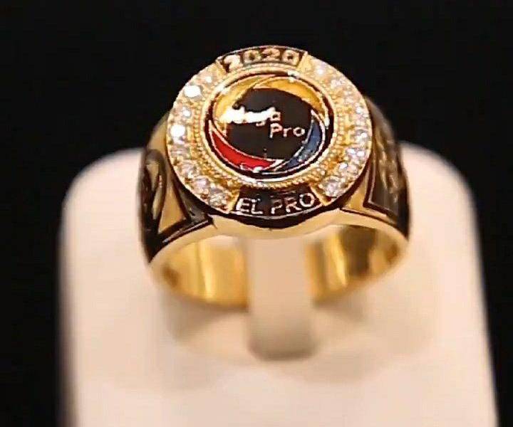 Anillo de 18 kilates con 16 diamantes que representan a los 16 clubes de Primera División