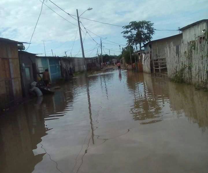 Río Amazonas del cantón Playas se desborda y deja más de 100 evacuados