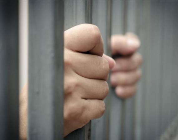 El delito de violación está tipificado en el artículo 171, inciso primero, numeral 3, del Código Orgánico Integral Penal (COIP). Referencial